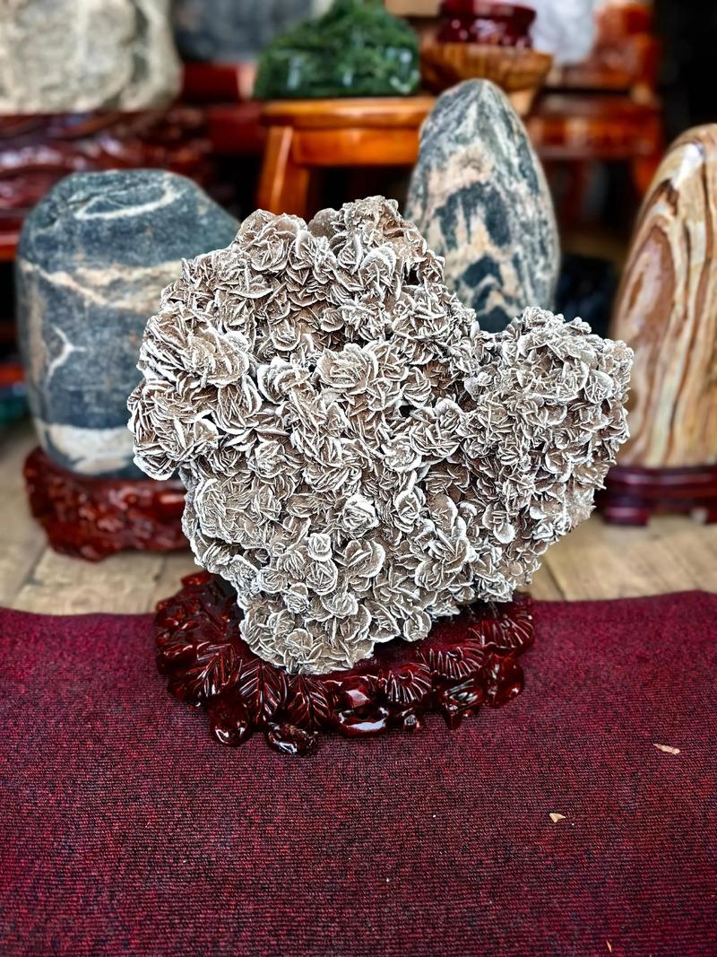 沙漠玫瑰石的自然形成条件（沙漠玫瑰石产地在哪里）