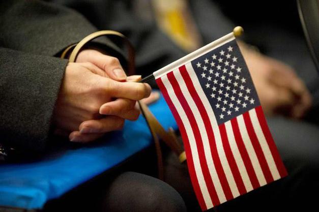 顶级经济学家马克・赞迪发出新的衰退预警