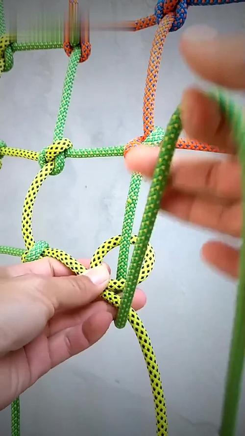 悬疑叙事技巧:如何编织一张无形的网(怎么编织网状)