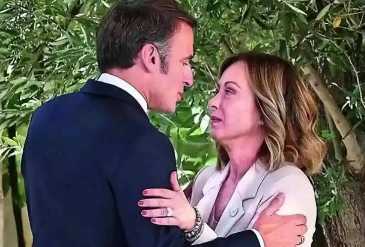 马克龙与他的妻子（马克龙与他的妻子有孩子吗）