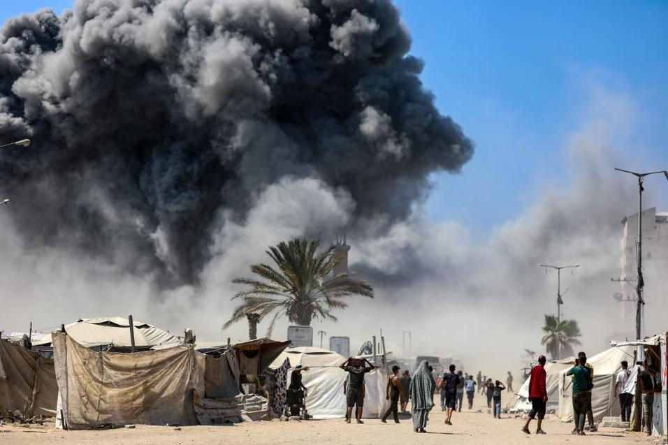 中东冲突扩大，迪拜机场与海湾能源设施遭袭