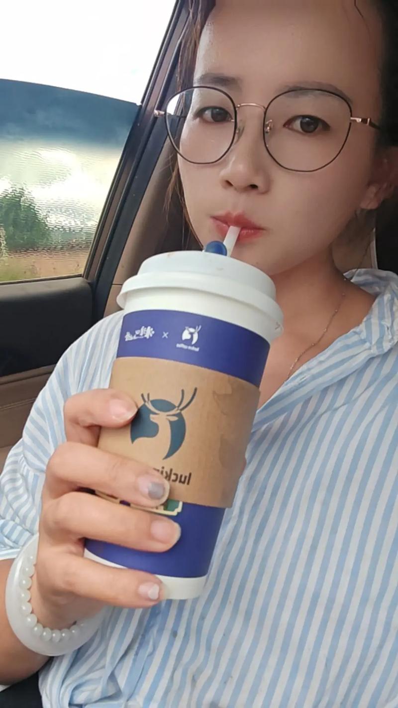 秋天的第一杯奶茶是怎么来的（秋天的第一杯奶茶从哪里出来的）