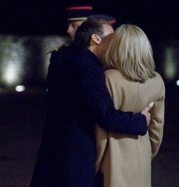 马克龙和夫人相差多少岁（马克龙及夫人年龄）