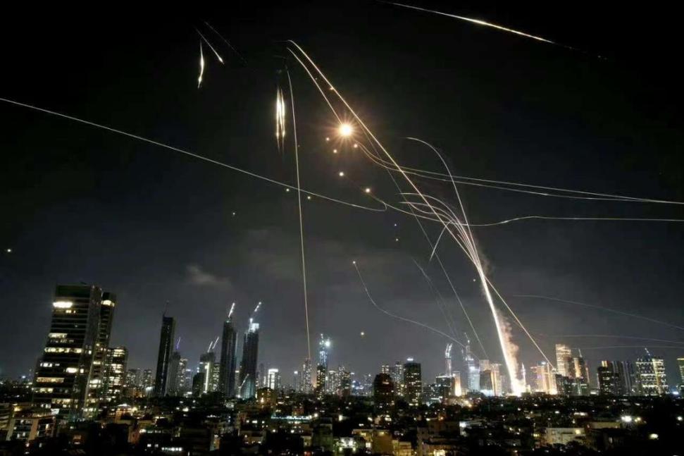 伊朗发射导弹攻击以色列（伊朗发射导弹攻击以色列视频播放）