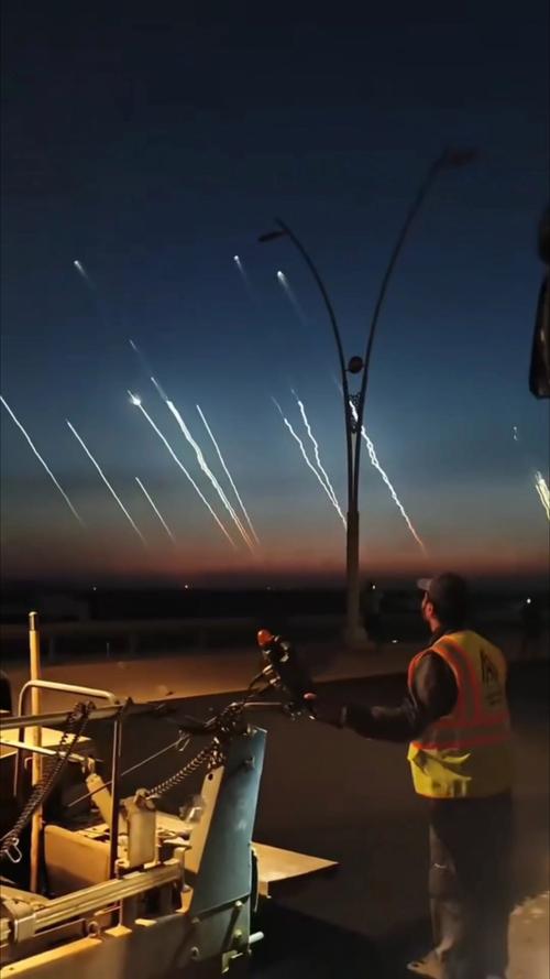 伊朗发射导弹攻击以色列（伊朗发射导弹攻击以色列视频播放）