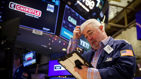 美国GDP数据表现强劲，投资者权衡利率路径，10年期美债收益率下行